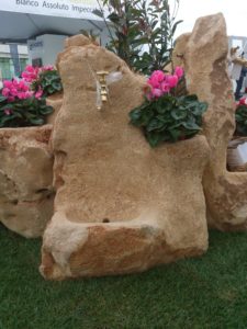 fontana da giardino in pietra | Un mondo in pietra